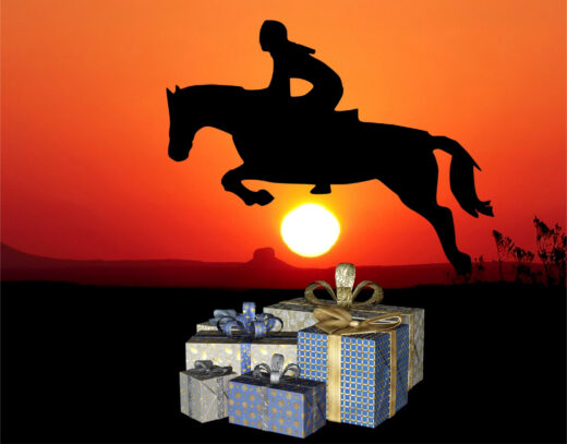 Hest og rytter hopper over gaver i solnedgangen